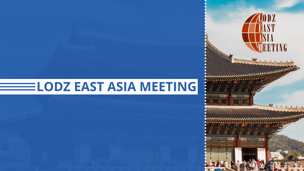 Po lewej stronie napis "LODZ EAST ASIA MEETING" na niebieskim tle, a po prawej stronie fragment budynku w azjatyckim stylu/On the left, the inscription "LODZ EAST ASIA MEETING" on a blue background, and on the right, a fragment of an Asian-style building
