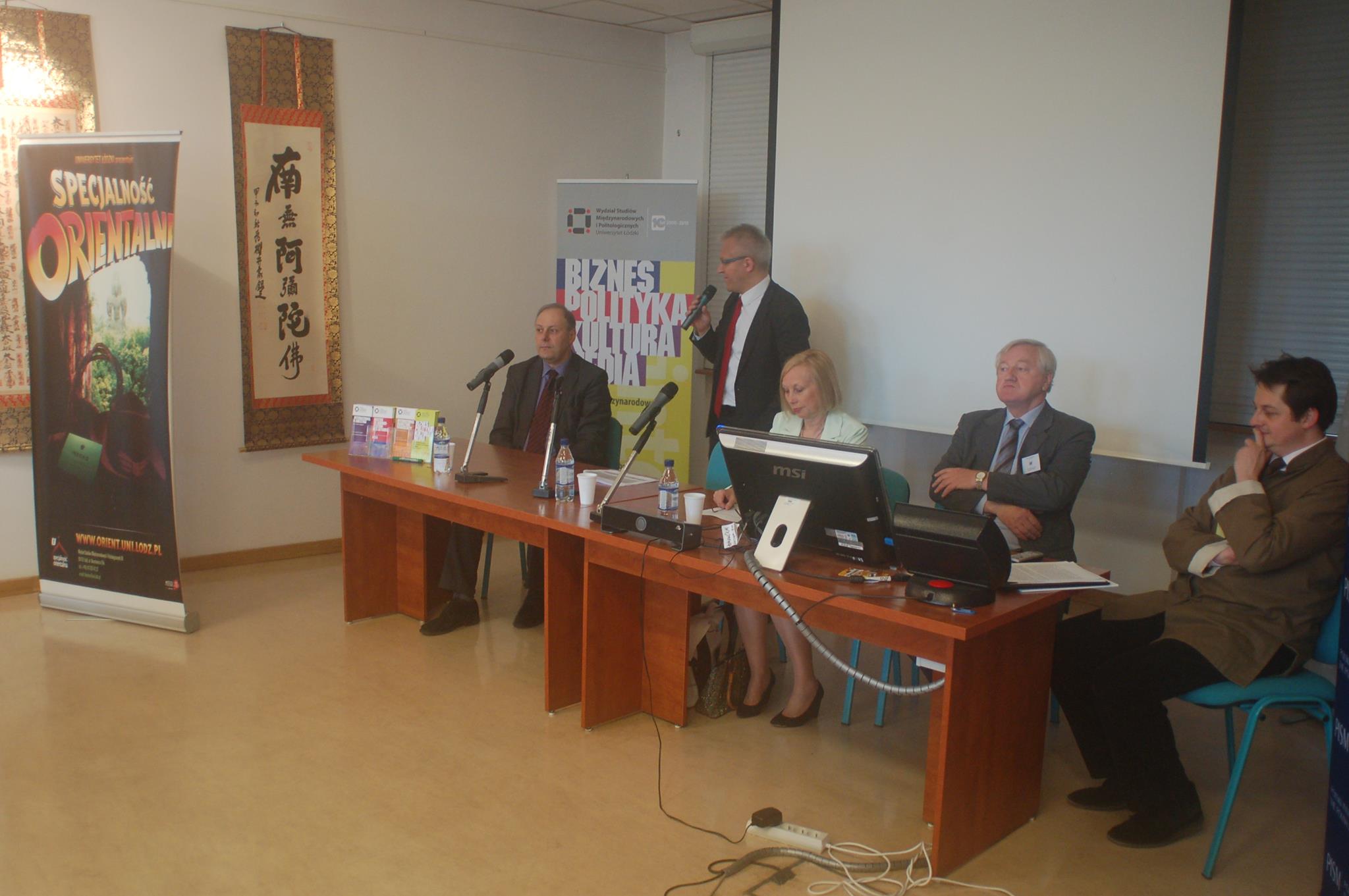 Pięcioro prelegentów podczas inauguracji konferencji naukowej LEAM 2013/Five speakers at the inauguration of the LEAM 2013 scientific conference