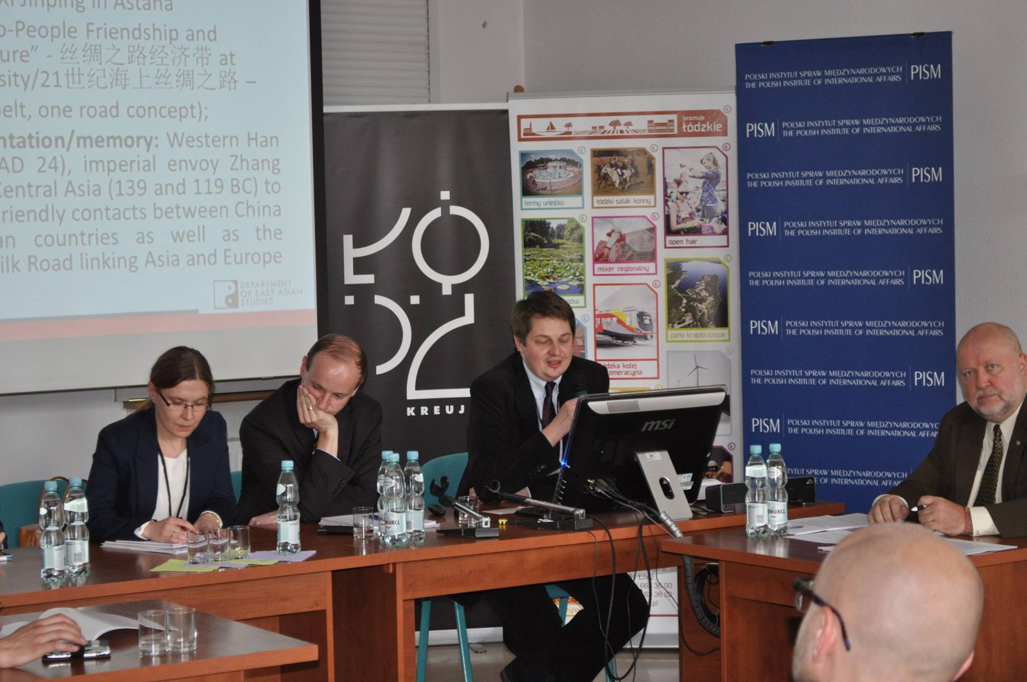 Dominik Mierzejewski z Zakładu Azji Wschodniej prezentuje wyniki swoich badań podczas konferencji naukowej LEAM 2014/Dominik Mierzejewski from the Department of East Asia presents the results of his research during the LEAM 2014 scientific conference