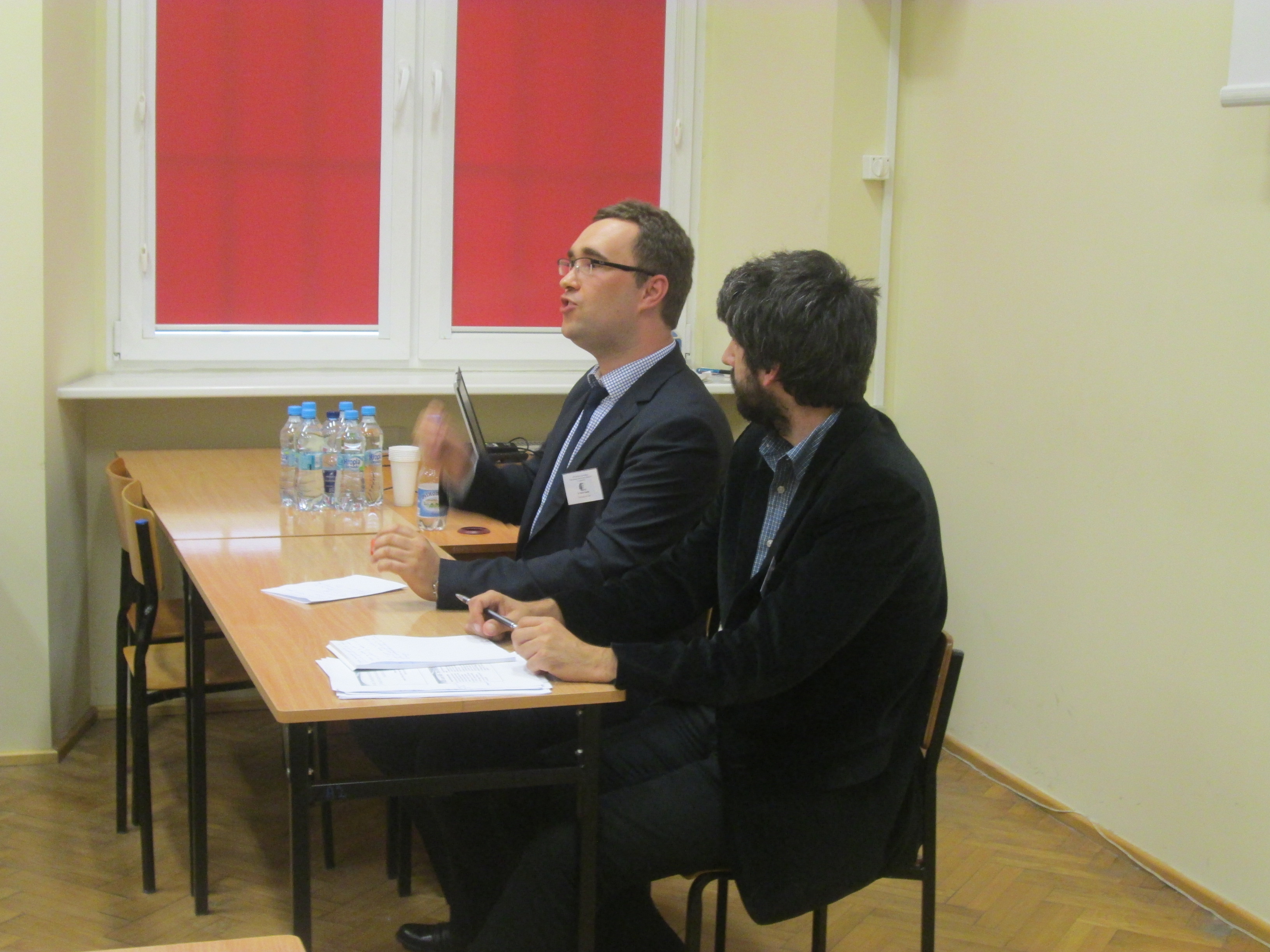 Dwoje prelegentów podczas panelu konferencji naukowej LEAM 2016 na Wydziale Studiów Międzynarodowych i Politologicznych Uniwersytetu Łódzkiego/Two speakers during the panel of the LEAM 2016 scientific conference at the Faculty of International and Political Studies at the University of Lodz