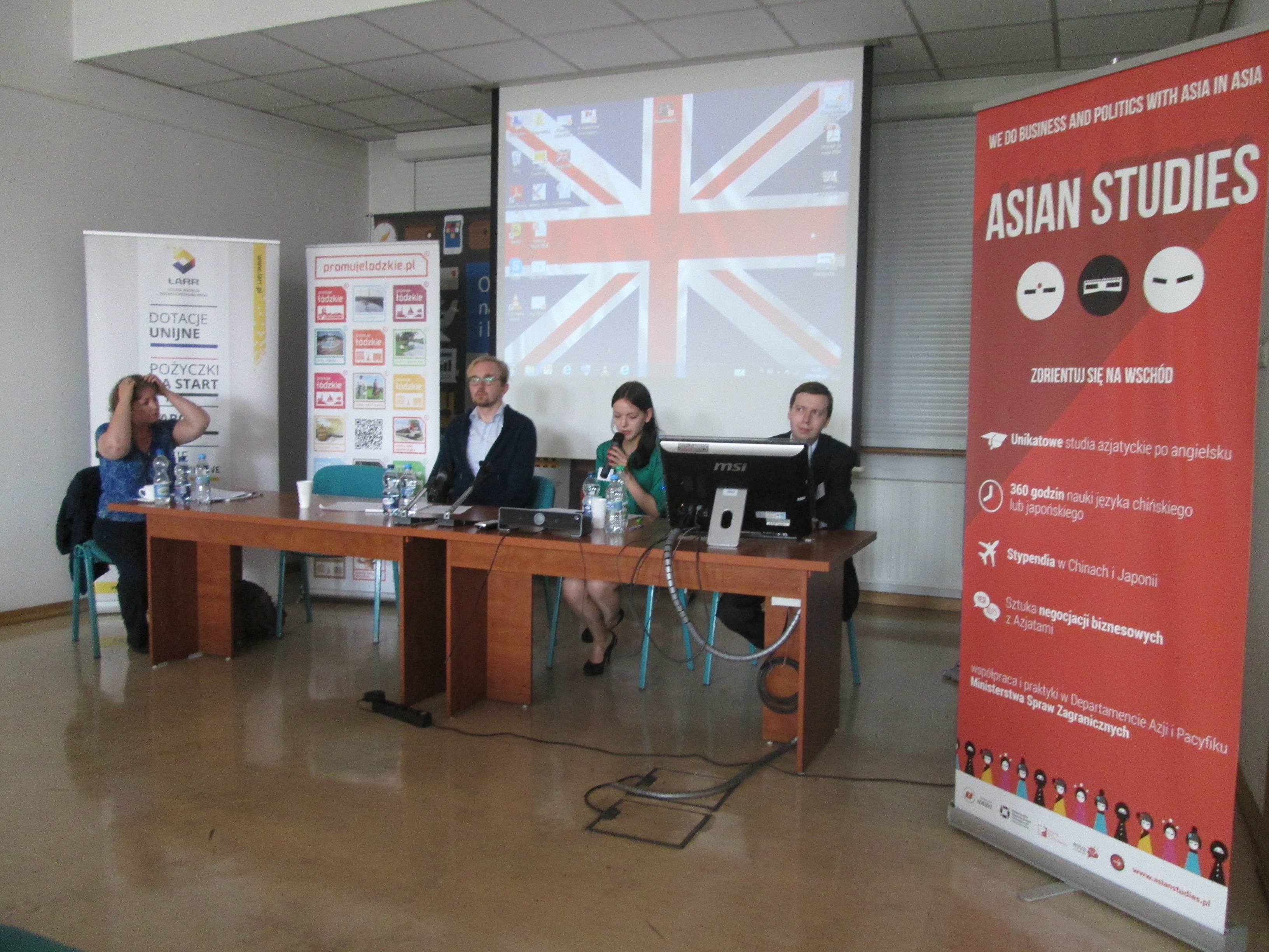 Czworo prelegentów podczas panelu konferencji naukowej LEAM 2016 na Wydziale Studiów Międzynarodowych i Politologicznych Uniwersytetu Łódzkiego/Four speakers during the panel of the LEAM 2016 scientific conference at the Faculty of International and Political Studies at the University of Lodz