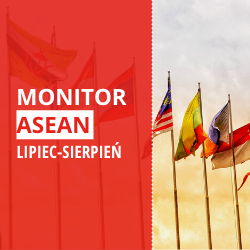 Tekst "Monitor ASEAN lipiec-sierpień" na czerwonym tle, a obok cztery flagi państw członkowskich ASEAN