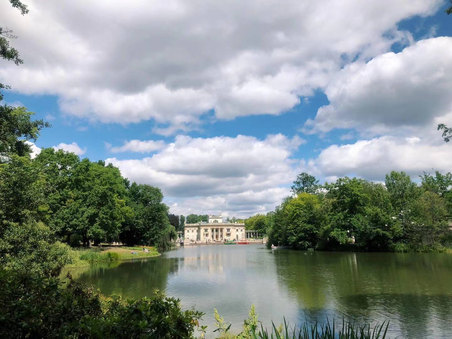 Pałac nad jeziorem/Palace on the lake