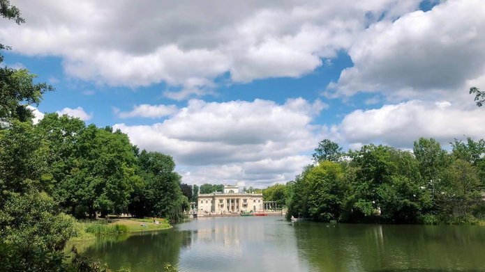 Pałac nad jeziorem/Palace on the lake