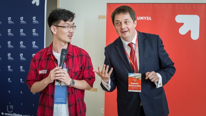 Chiński student z kierownikiem Ośrodka Spraw Azjatyckich/Chinese student with the head of the Centre for Asian Affairs
