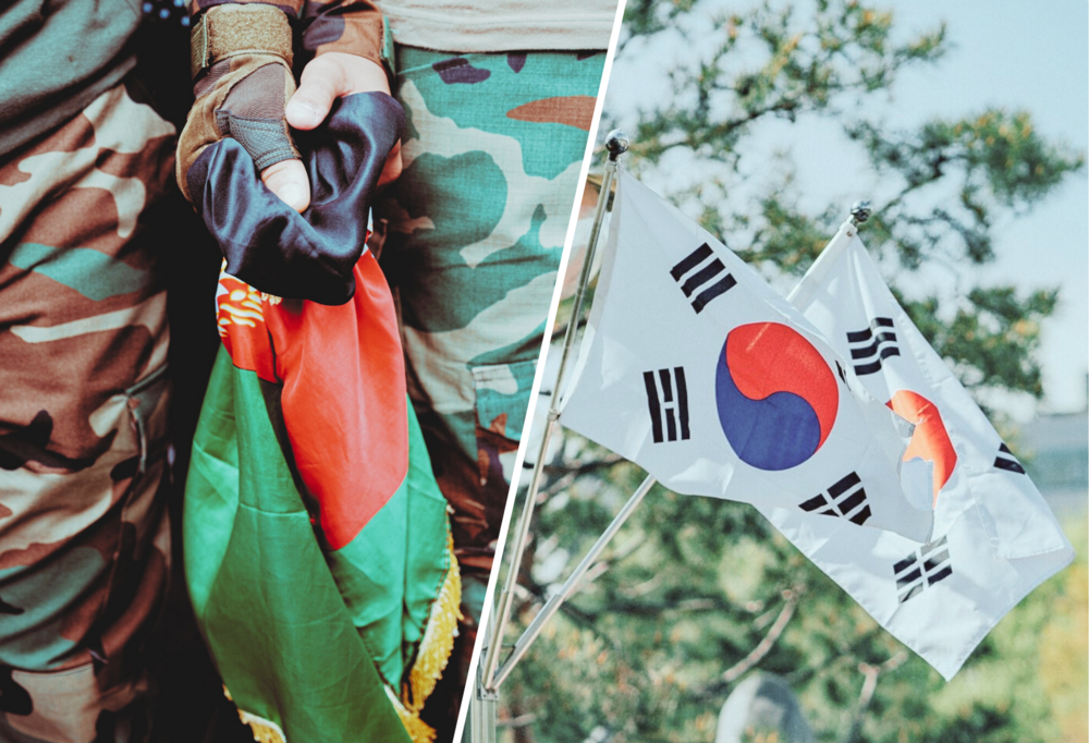 Po lewej stronie żołnierz trzymający afgańską flagę, a po prawej stronie dwie flagi Korei Południowej/On the left, a soldier holding an Afghan flag, and on the right, two South Korean flags