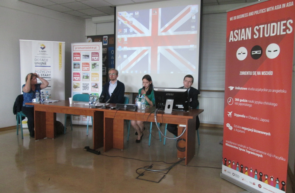 Czworo prelegentów podczas panelu konferencji naukowej LEAM 2016 na Wydziale Studiów Międzynarodowych i Politologicznych Uniwersytetu Łódzkiego/Four speakers during the panel of the LEAM 2016 scientific conference at the Faculty of International and Political Studies at the University of Lodz