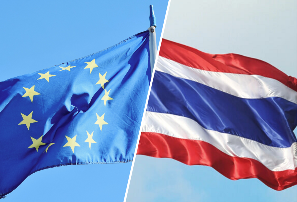 Po lewej stronie flaga Unii Europejskiej, a po prawej stronie flaga Tajlandii/European Union flag on the left, Thai flag on the right