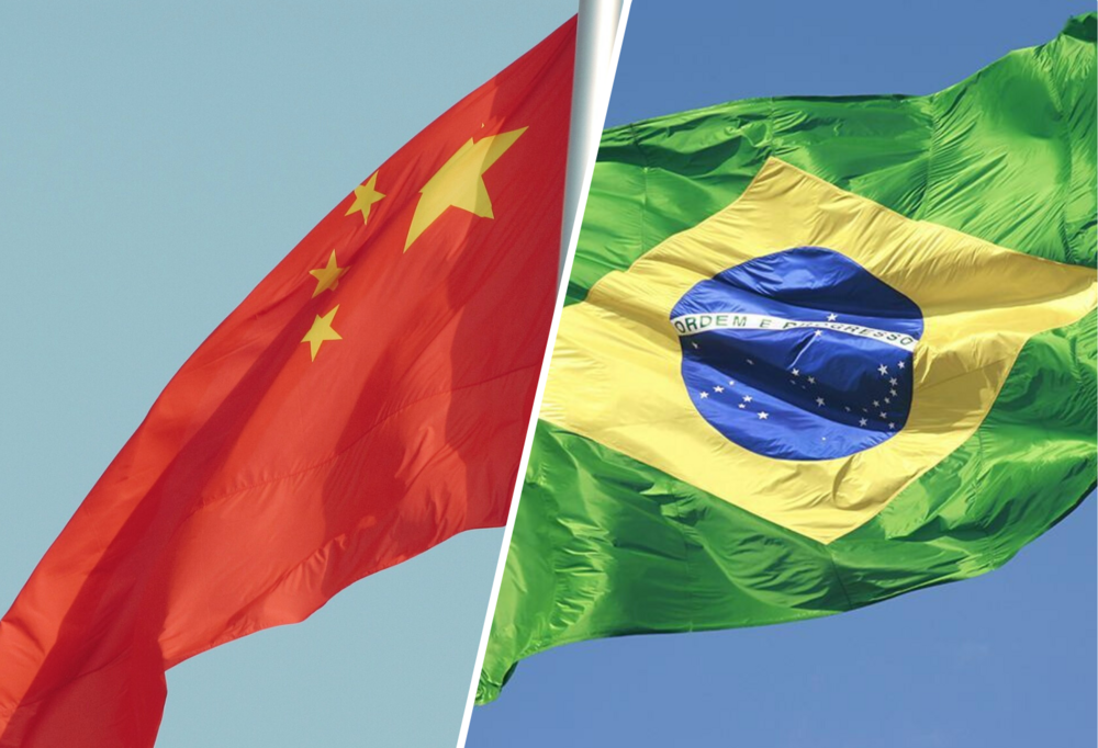 Po lewej stronie flaga Chin, a po prawej flaga Brazylii/On the left is the flag of China and on the right is the flag of Brazil