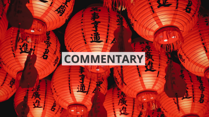 Lots of red lanterns in East Asian style with the inscription 'commentary'