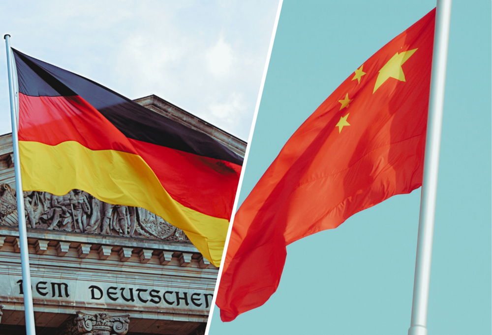 Po lewej stronie flaga Niemiec, a po prawej stronie flaga Chin/A flag of Germany on the left and the flag of China on the right