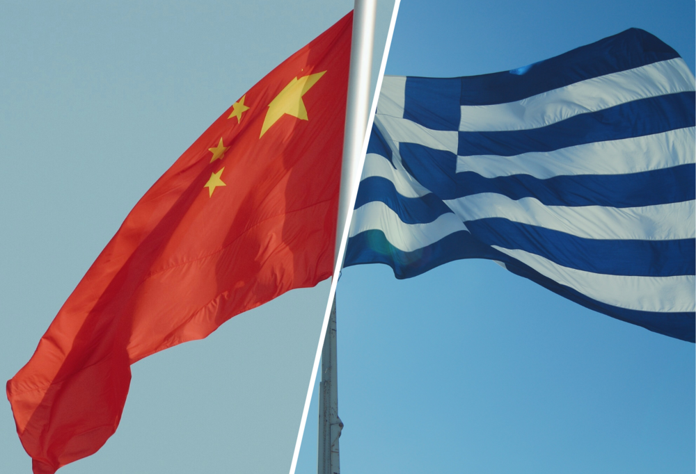 Po lewej stronie flaga Chin, a po prawej stronie flaga Grecji/On the left is the flag of China and on the right is the flag of Greece